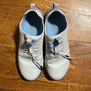 Women’s Clove shoes for healthcare workers